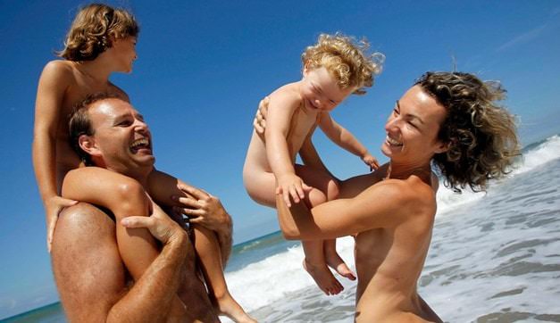 Family nudism video, young and adult naturists sea [Naturism Archiv]