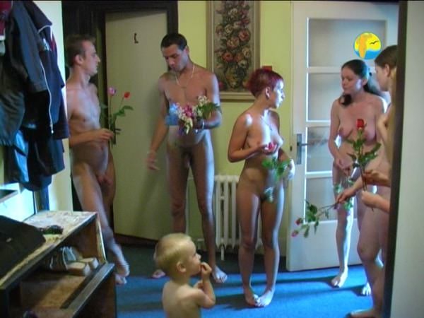 Video about the family of nudists in which first child was born [Naturism Archiv]