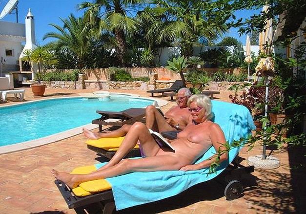 Family Album nude video - a hotel for nudism [Naturism Archiv]