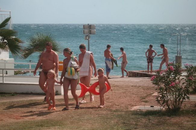 Nudists Britain photos in high quality [Naturism Archiv]