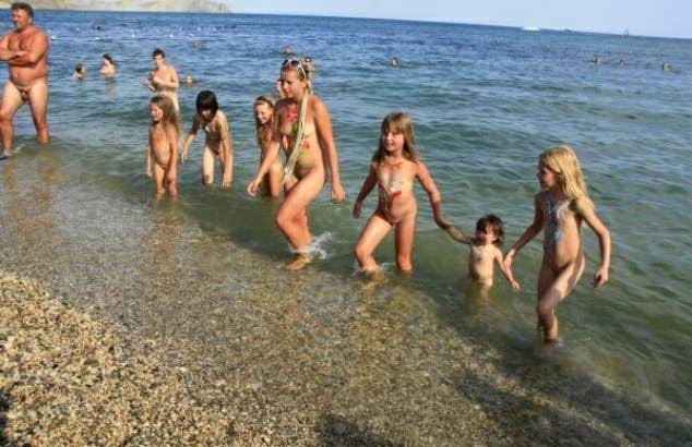 Nudists on the beach in Bulgaria Photo [Naturism Archiv]