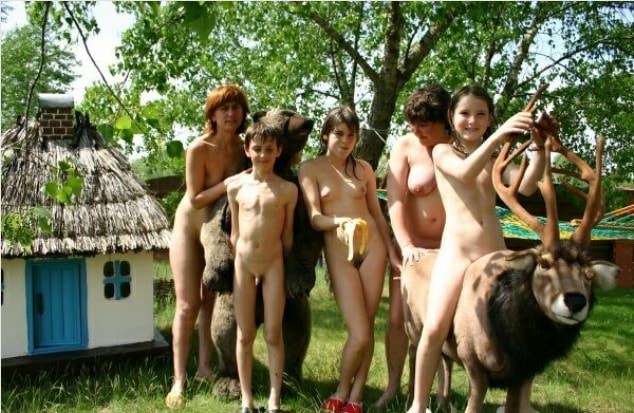 Family naturism nudism photo on nature in a beautiful location [Naturism Archiv]